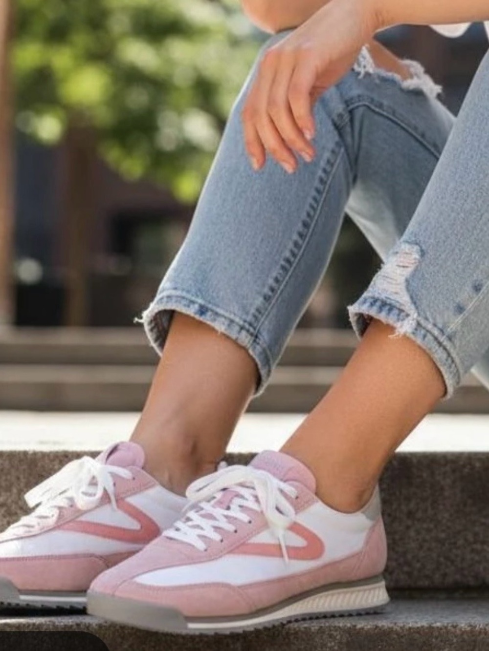 Women’s Tretorn Rawlins White/Blush Pink Suede Retro Sneakers – Size 6.5